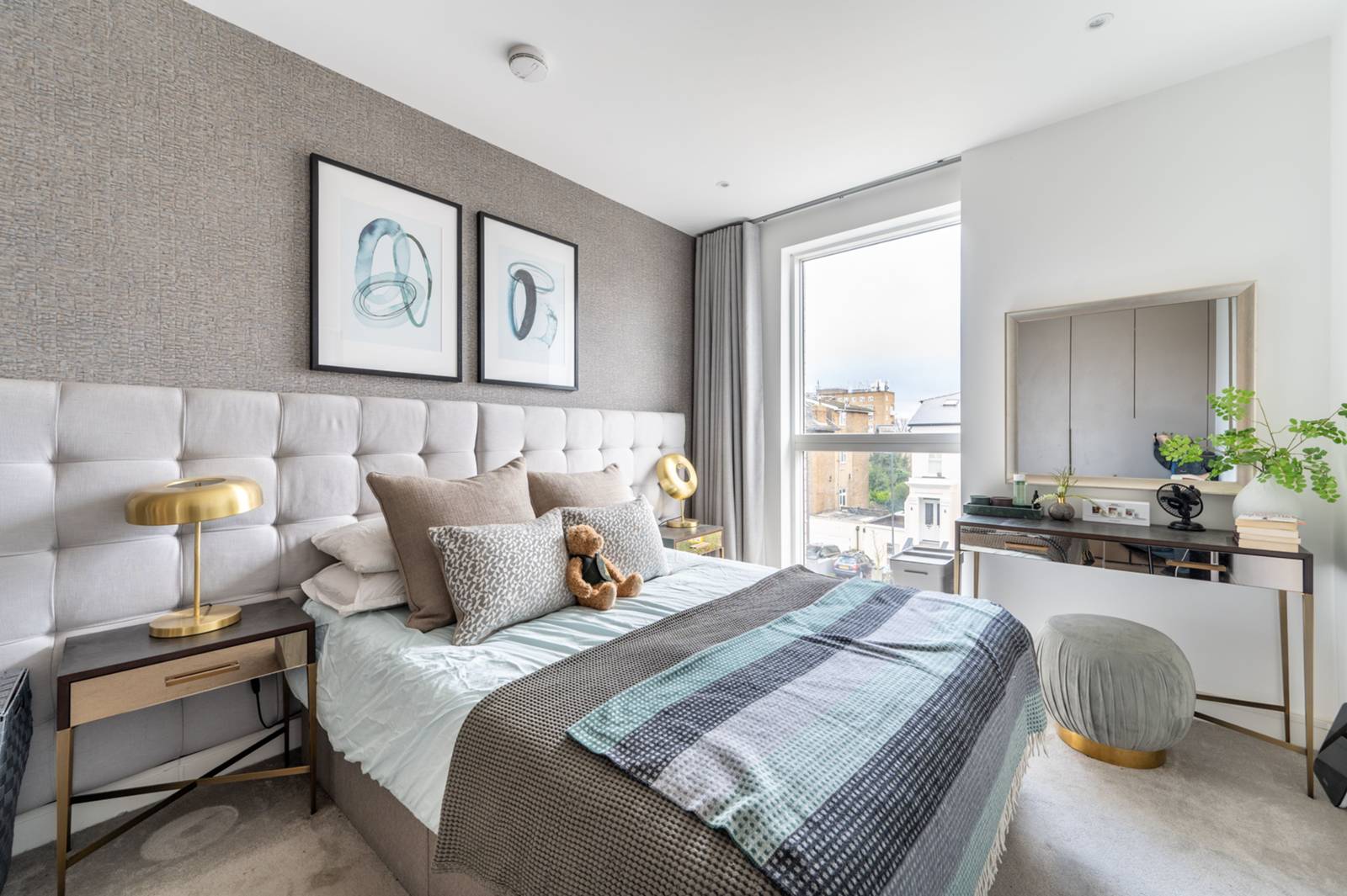 4 bedroom maisonette for sale 0