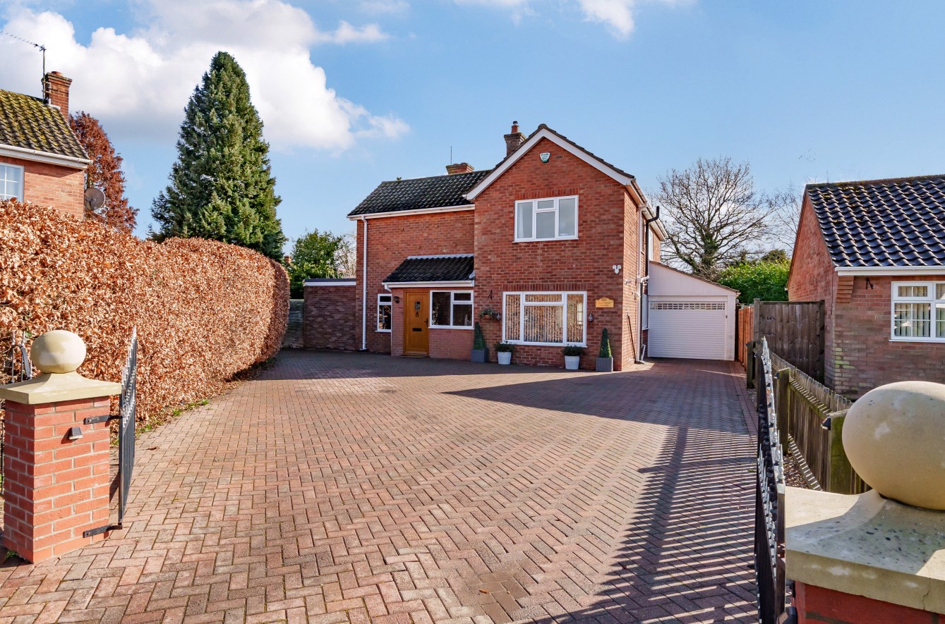 4-bed house on 27, Allington Garden, Lincolnshire, £405,000