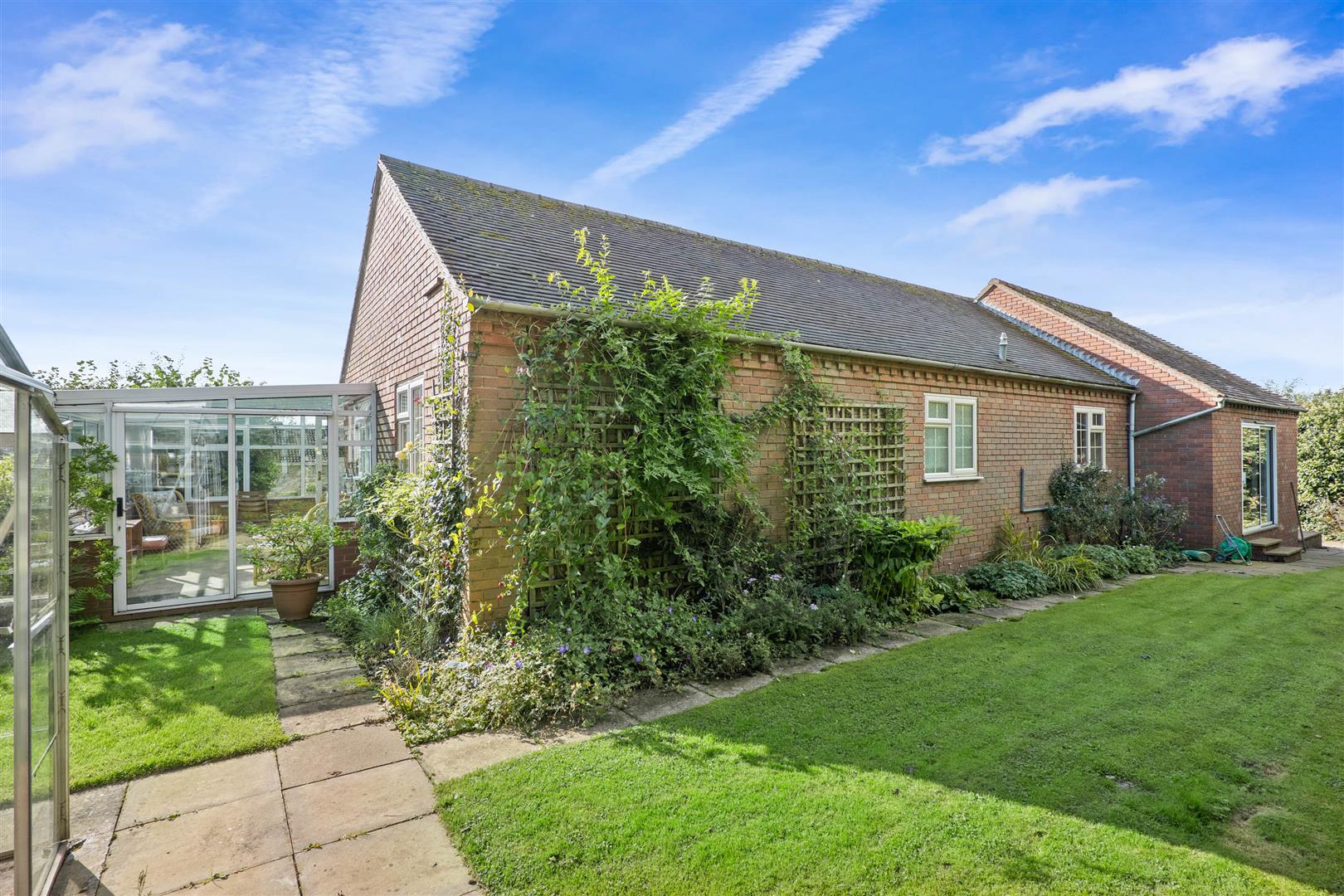 Photos of Hope Lane, CliftonOnTeme, Worcester WR6 65708982