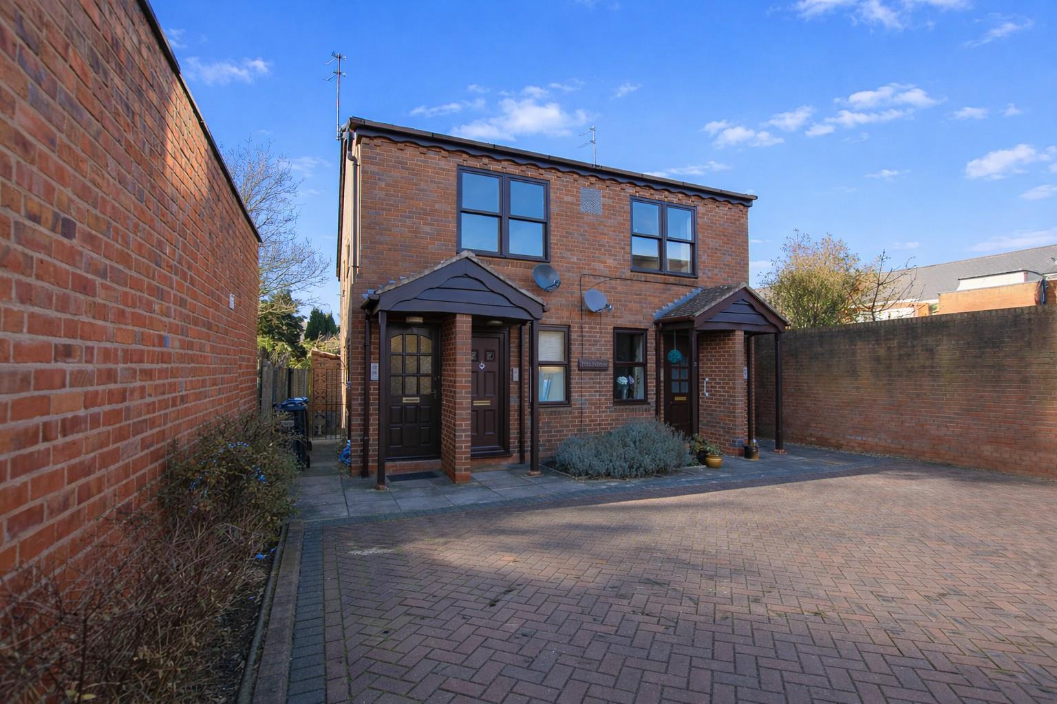 Flat 3, The Lyndons, Park Street, Kingswinford photo 2