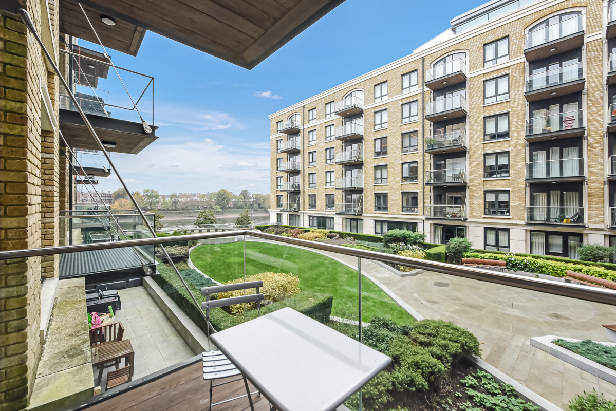2 bedroom flat for sale 0