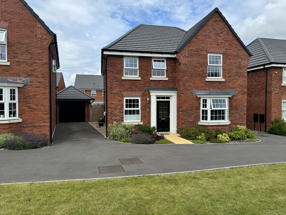 4 bedroom detached in THORNBURY