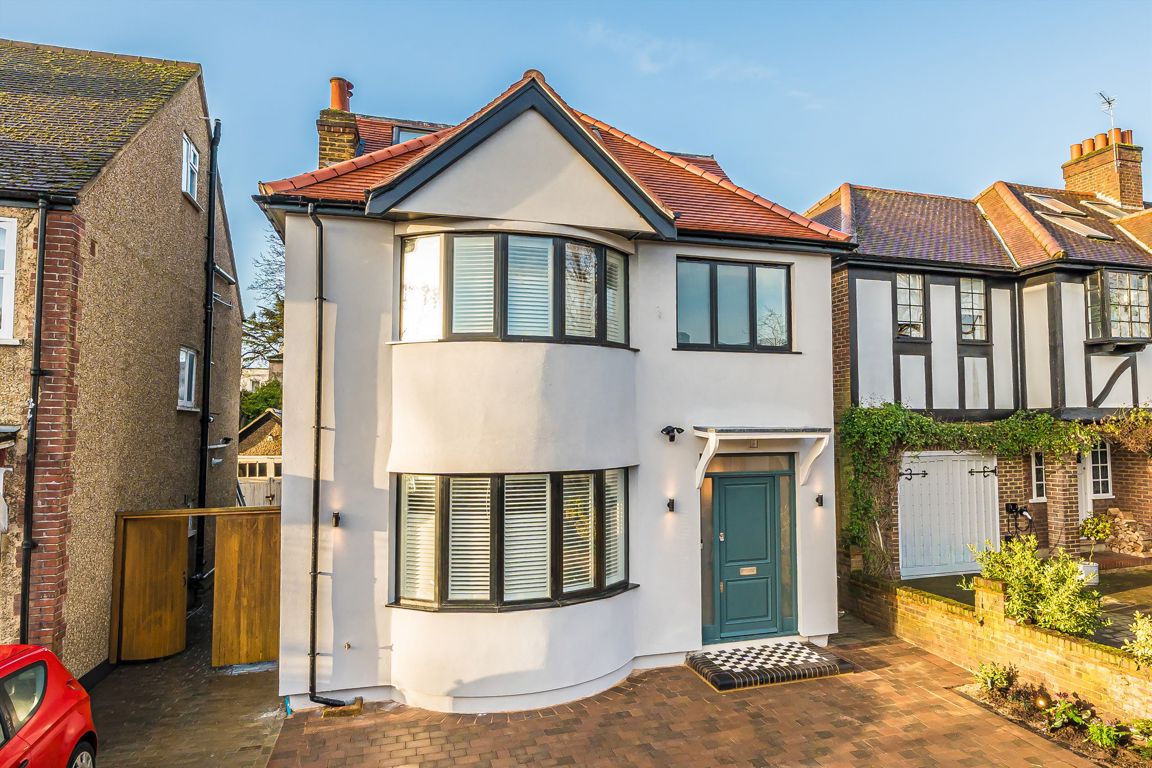 4 bedroom property for sale in London
