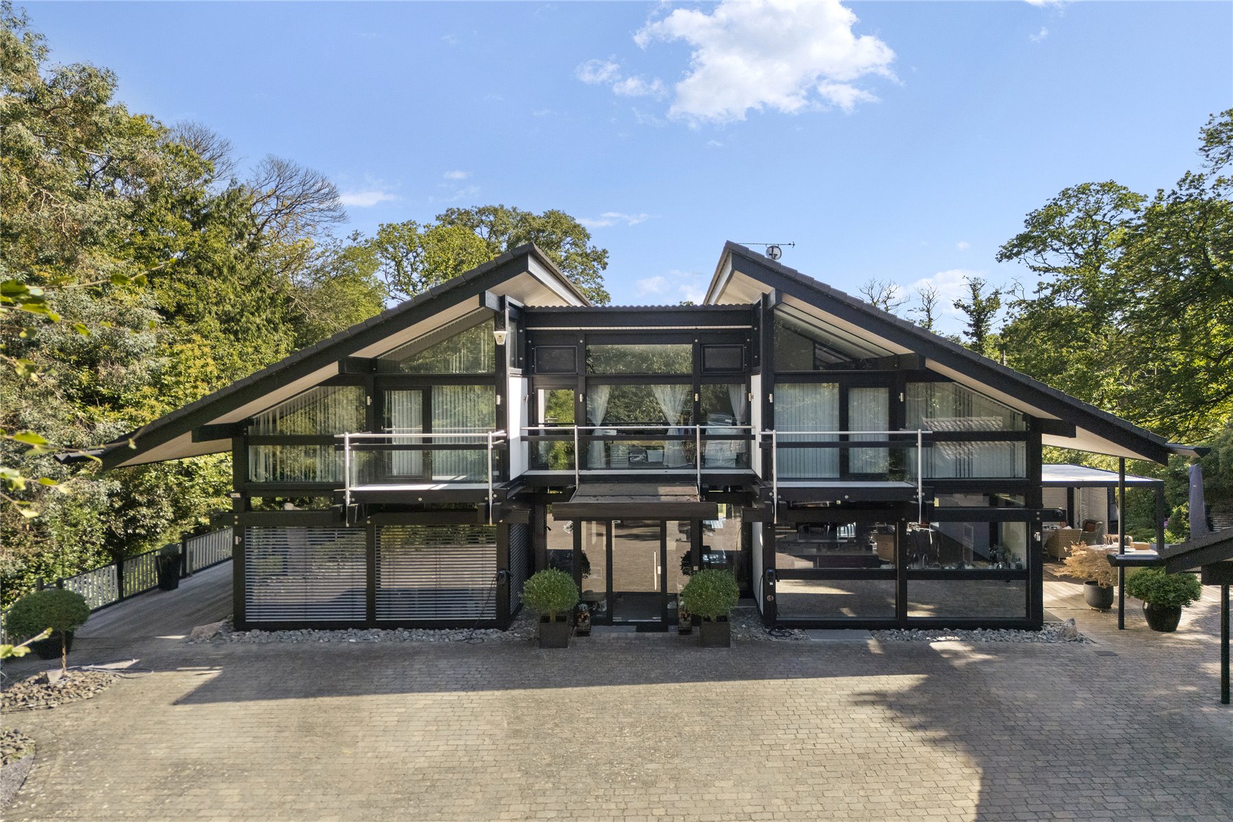 6 bedroom detached house for sale 0