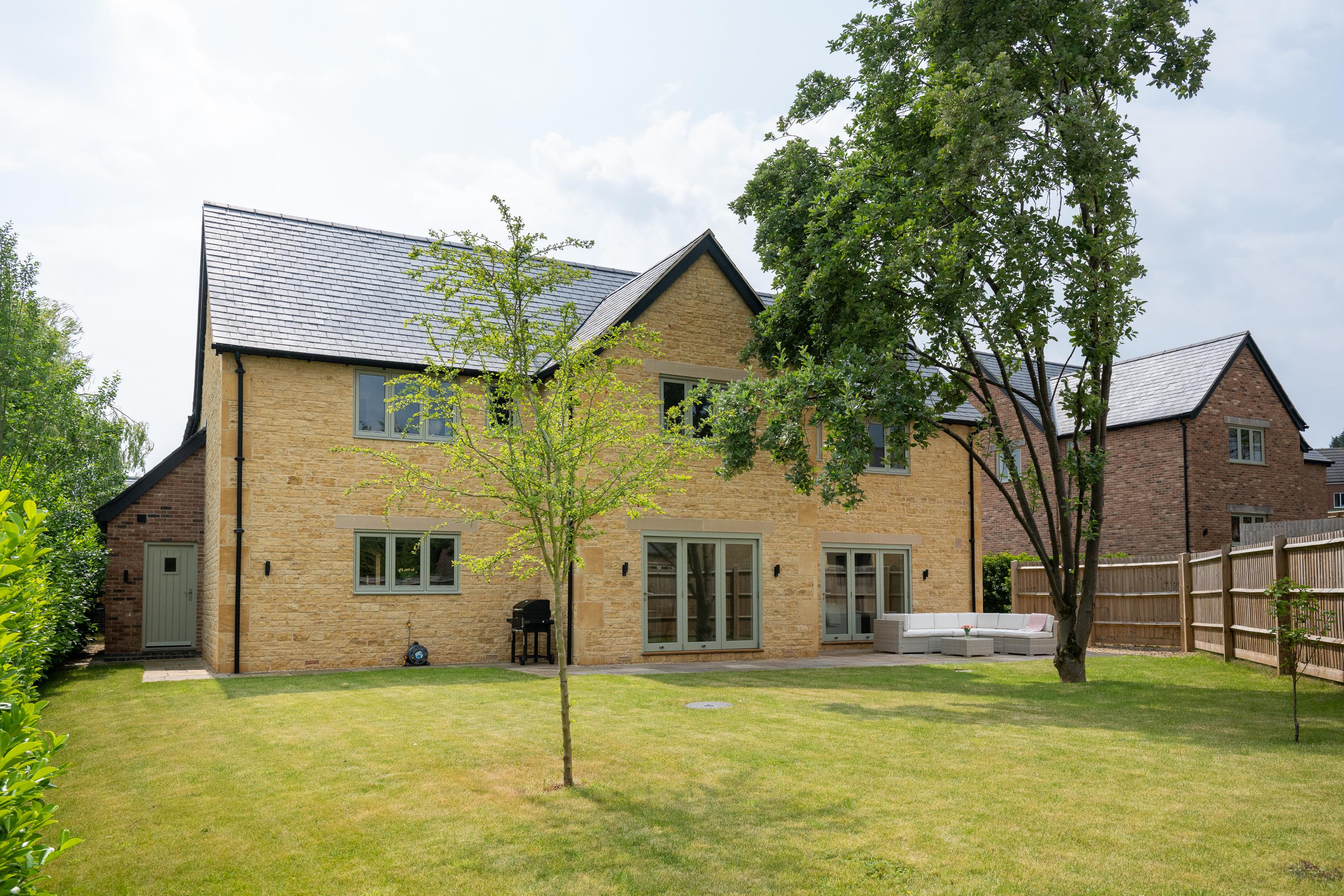 5 bedroom detached house for sale 0