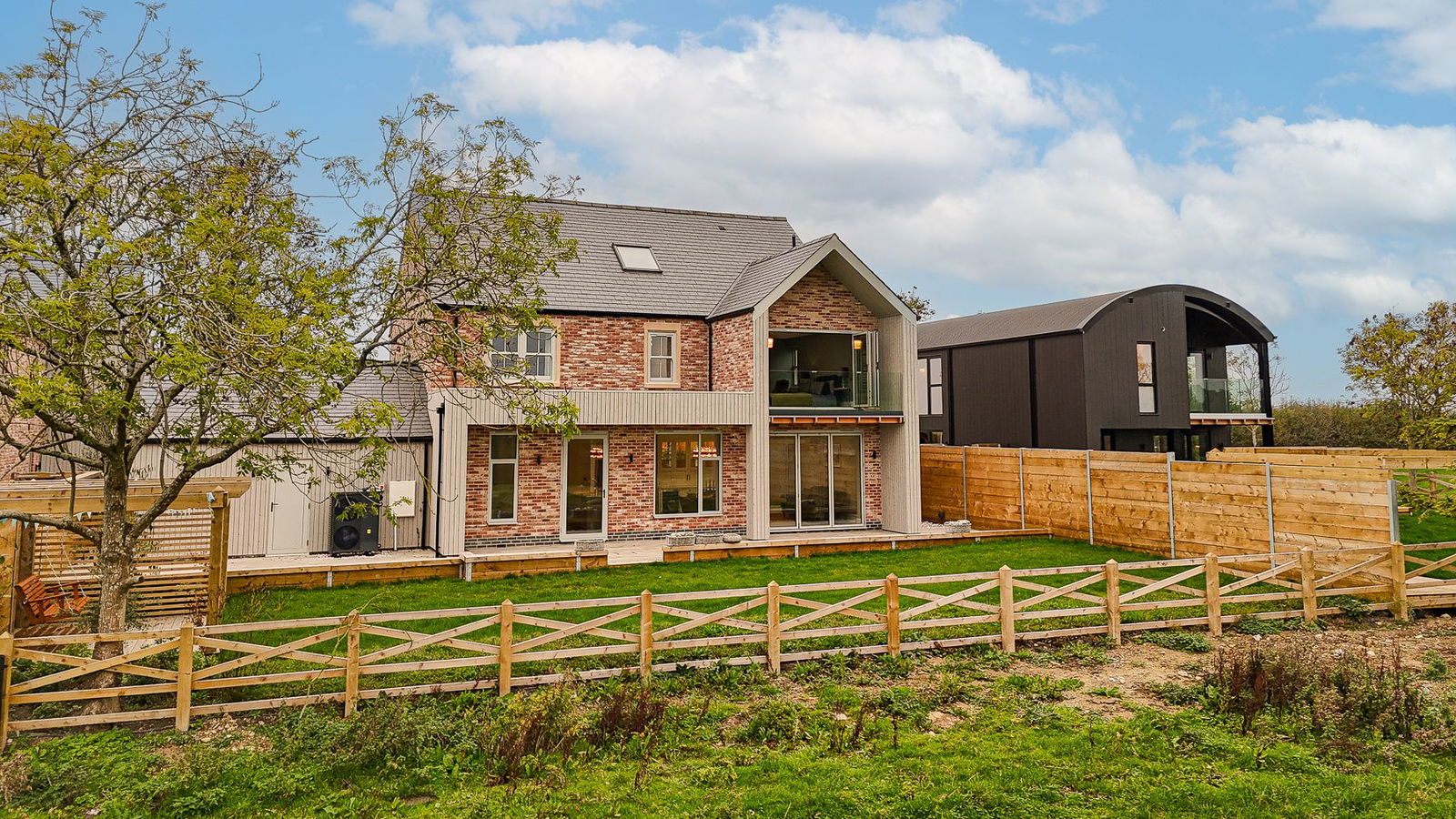 5 bedroom detached house for sale 0