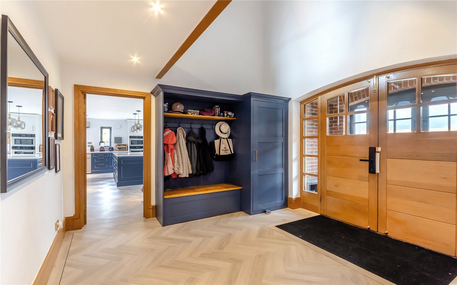 8 bedroom detached house for sale 0