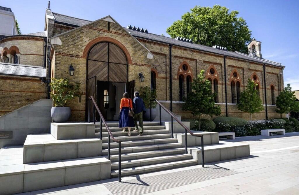 6 bedroom detached house for sale