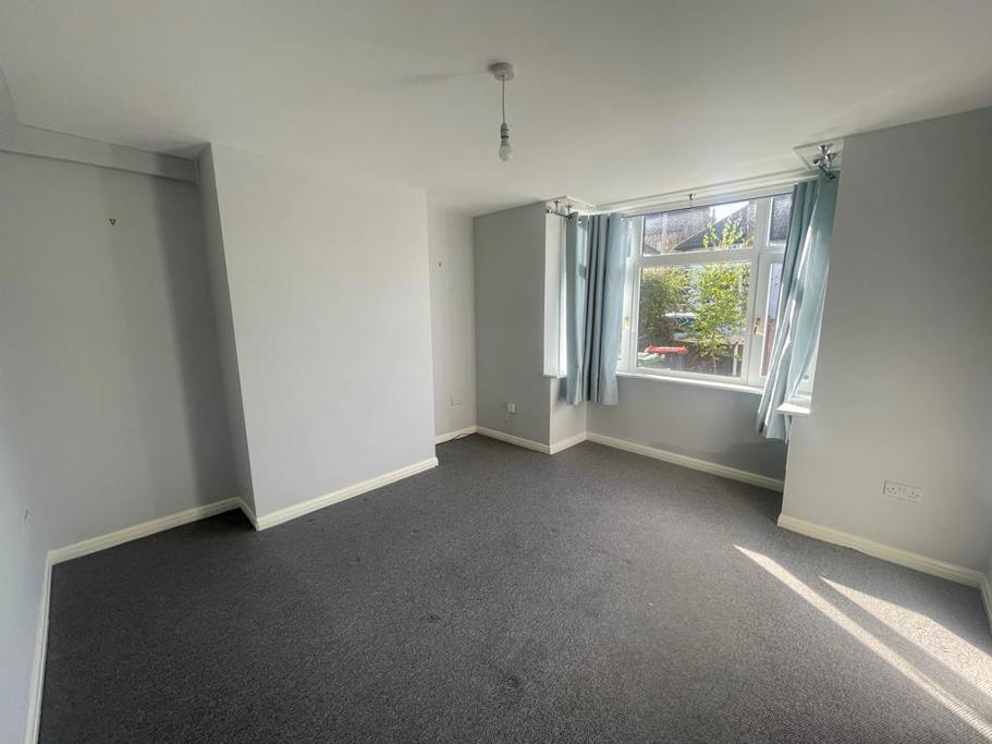 5, Greyshiels Avenue, Leeds photo 2