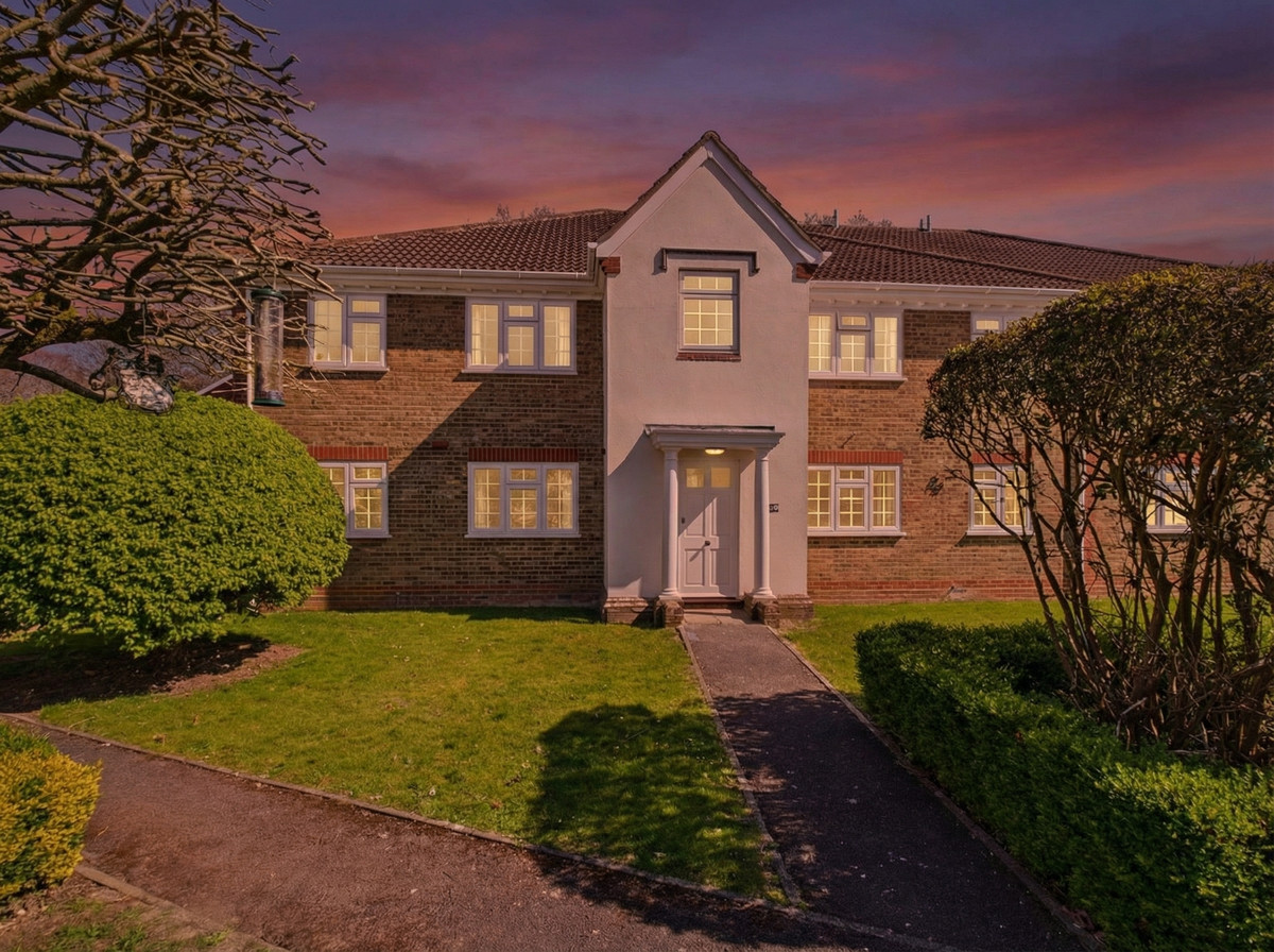 1-bed flat on 49, Mallard Road, Rowlands Castle, £160,000