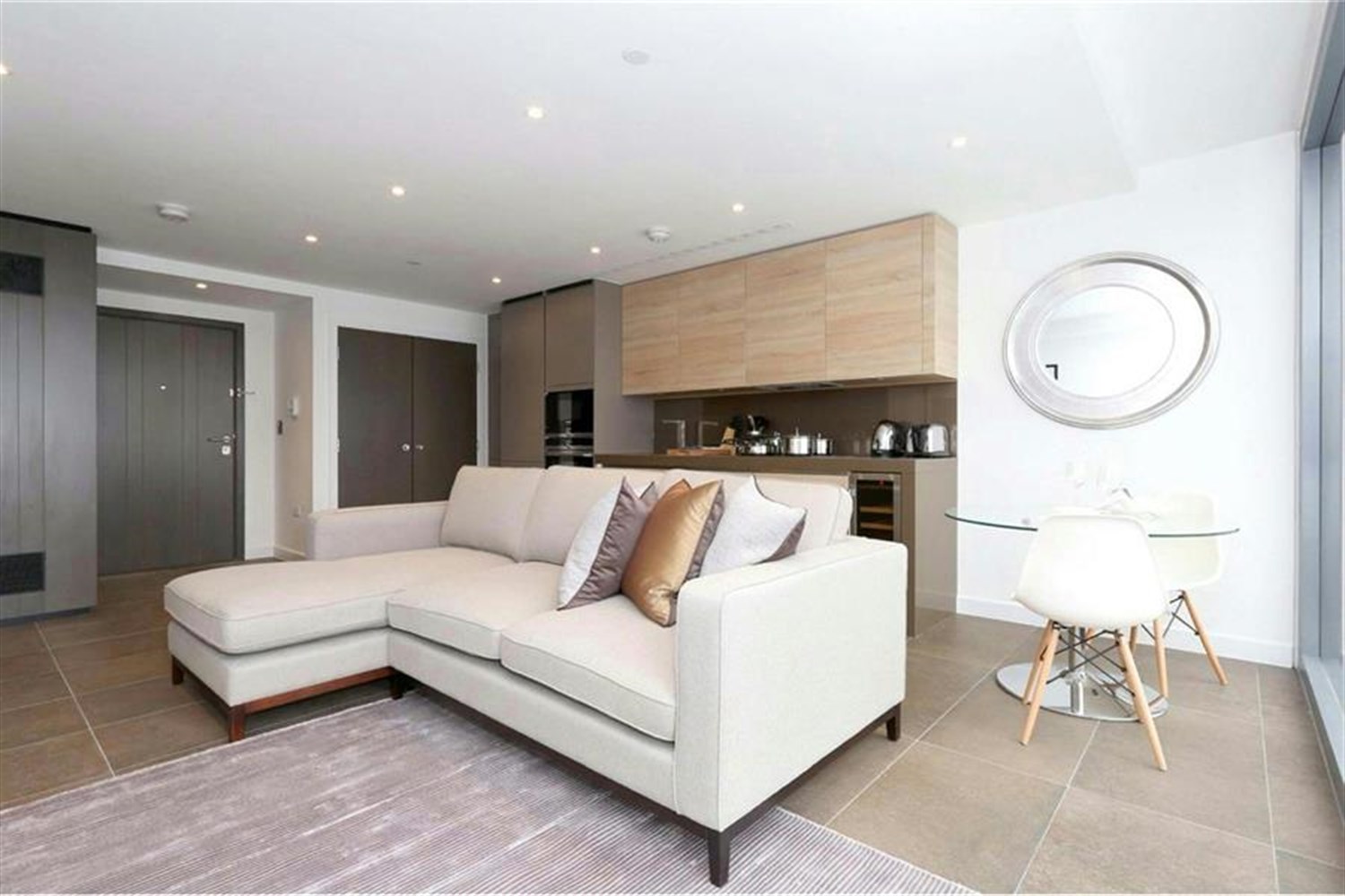 Chronicle Tower, London photo 2