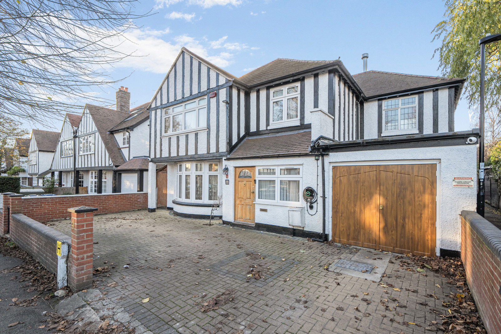 5 bedroom detached house for sale 0