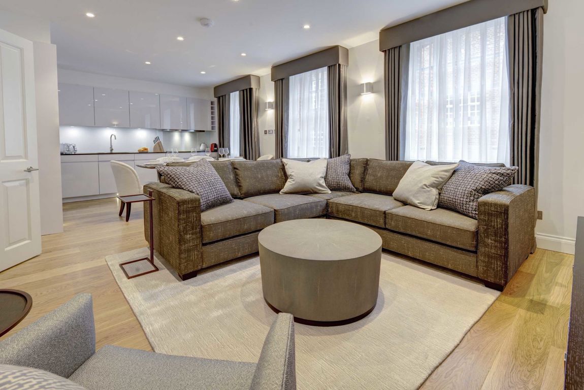 First Floor Flat, 46, Bruton Place, London photo 4