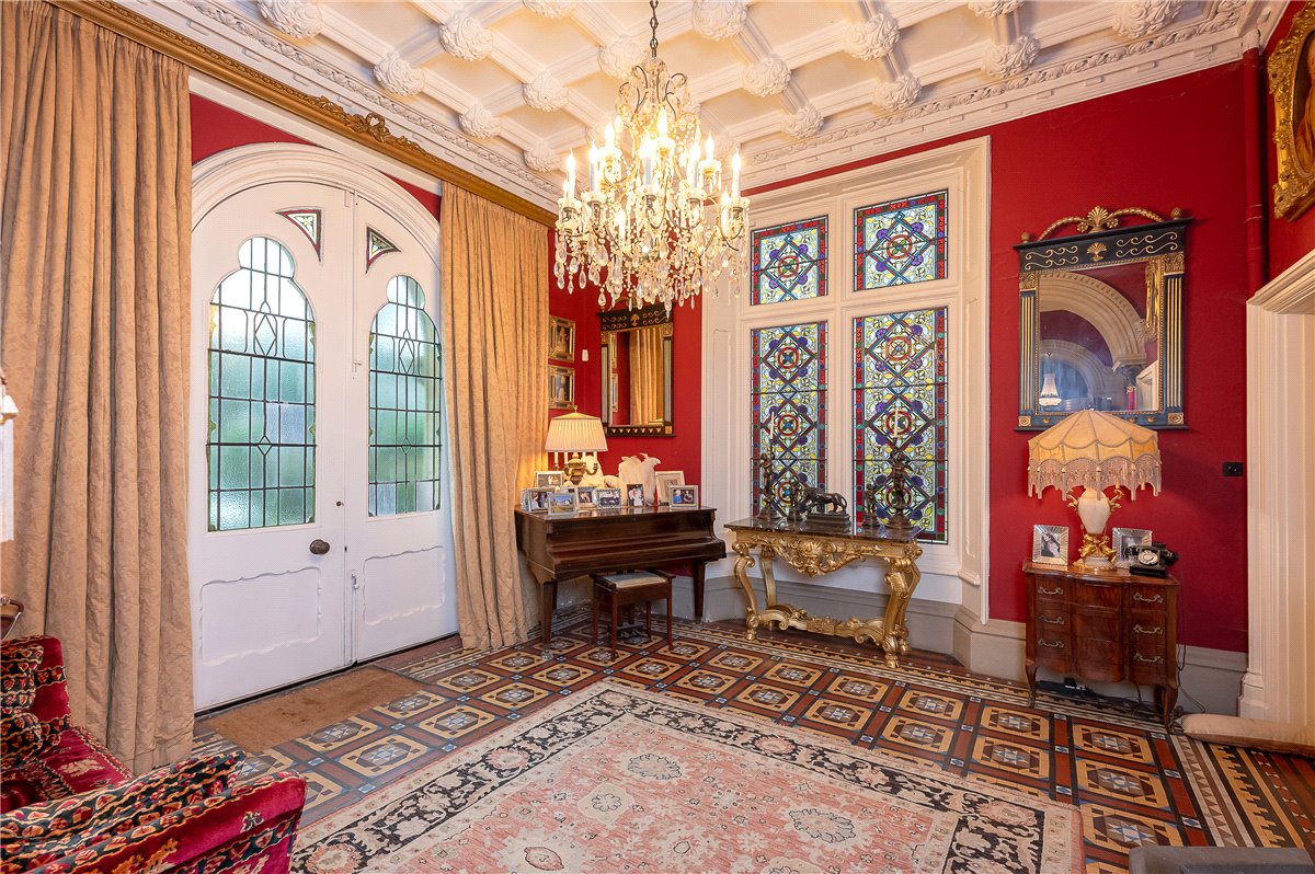 8 bedroom detached house for sale 0