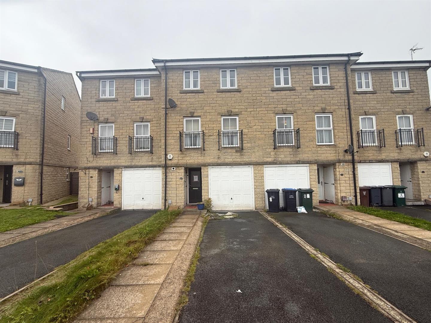 10, Keilder Crescent, Bradford photo 2