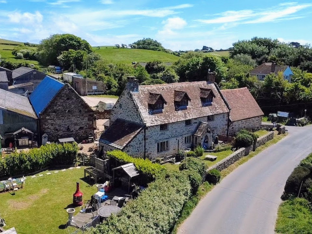 6 bedroom terraced house for sale