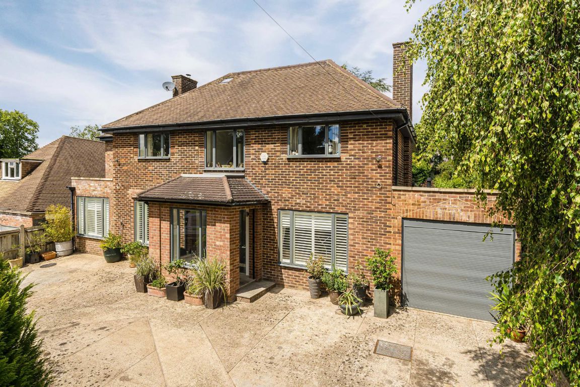 5 bedroom detached house for sale 0