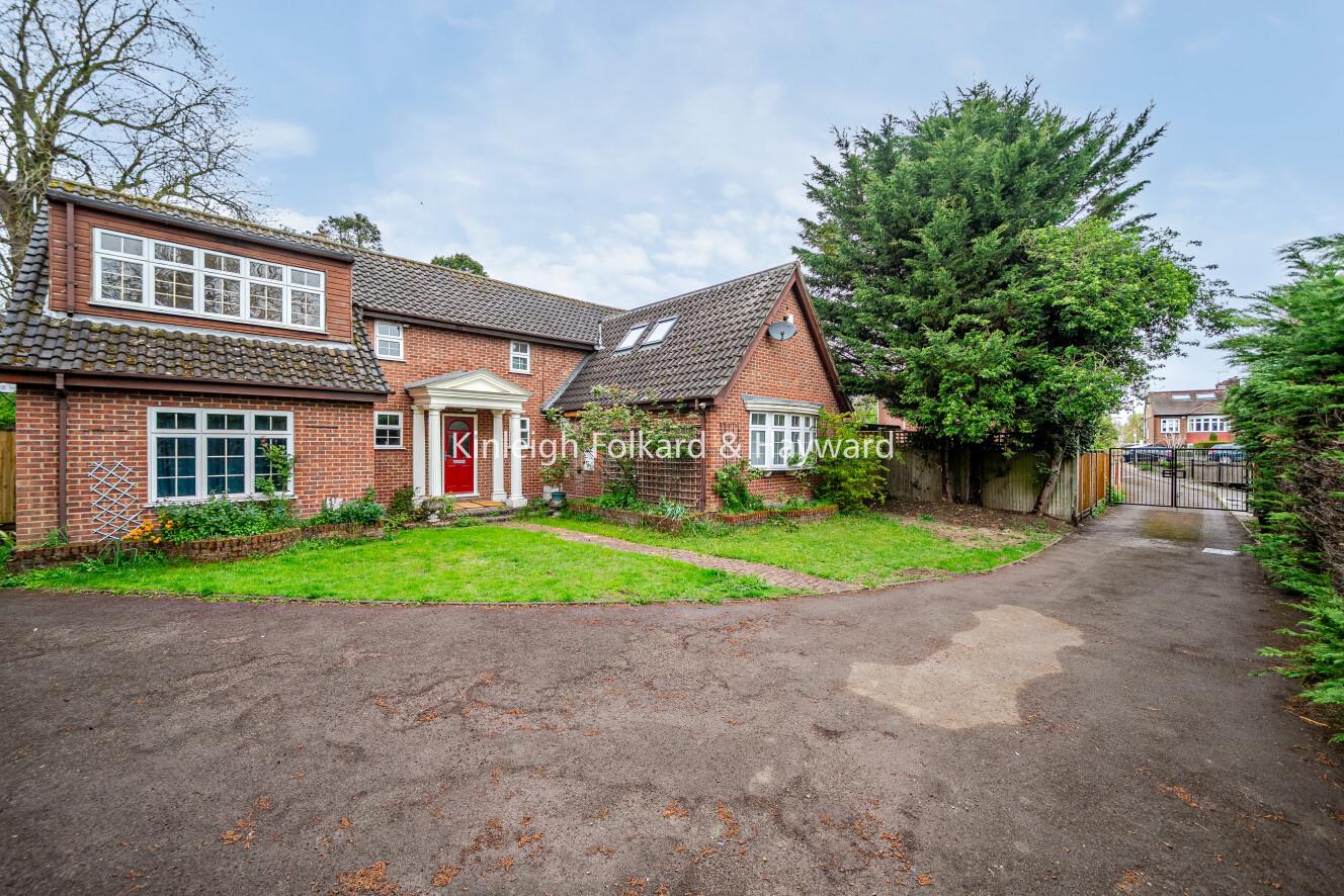 5 bedroom detached house for sale 0