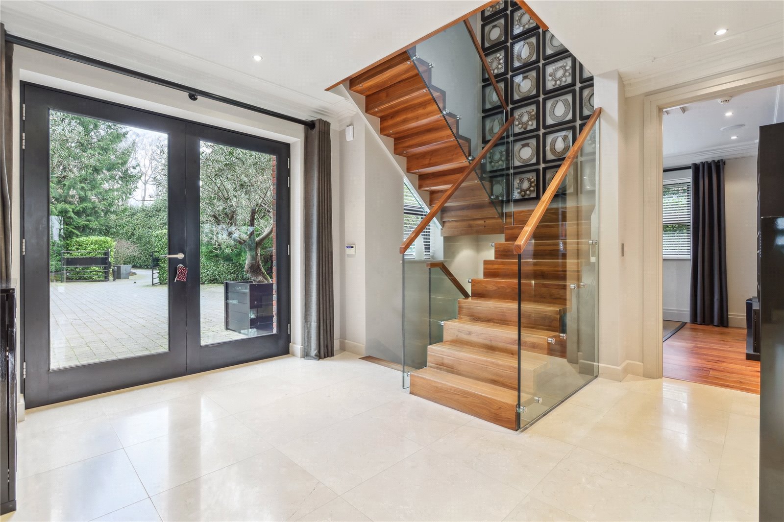 5 bedroom detached house for sale 0