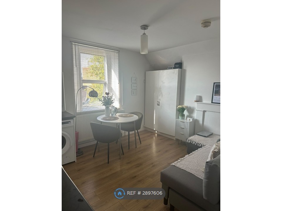 Flat K, Leigham Court Road, London photo 2