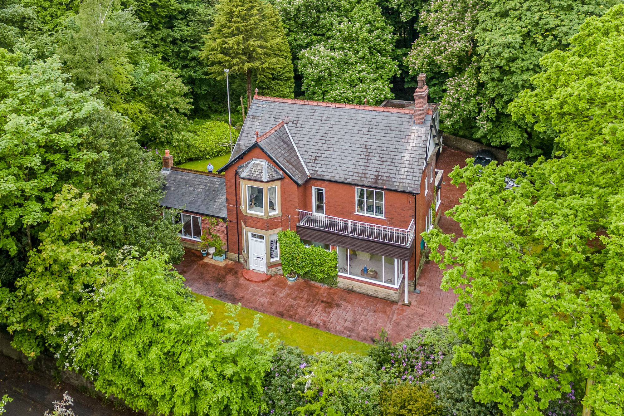 4 bedroom detached house for sale 0