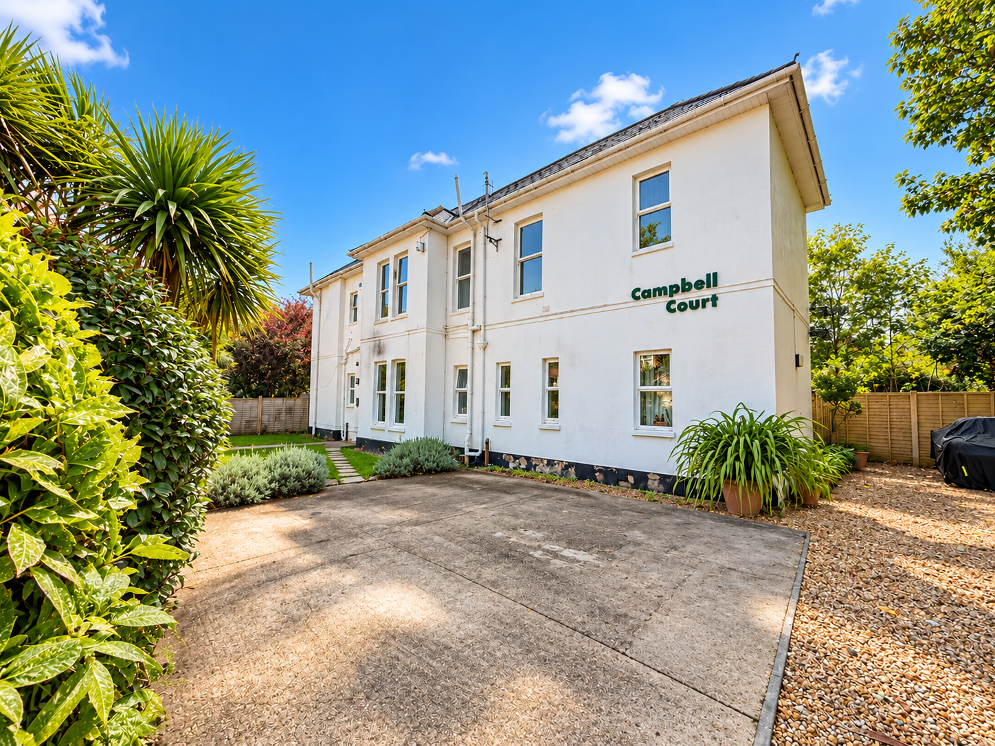 2 bed flat for sale