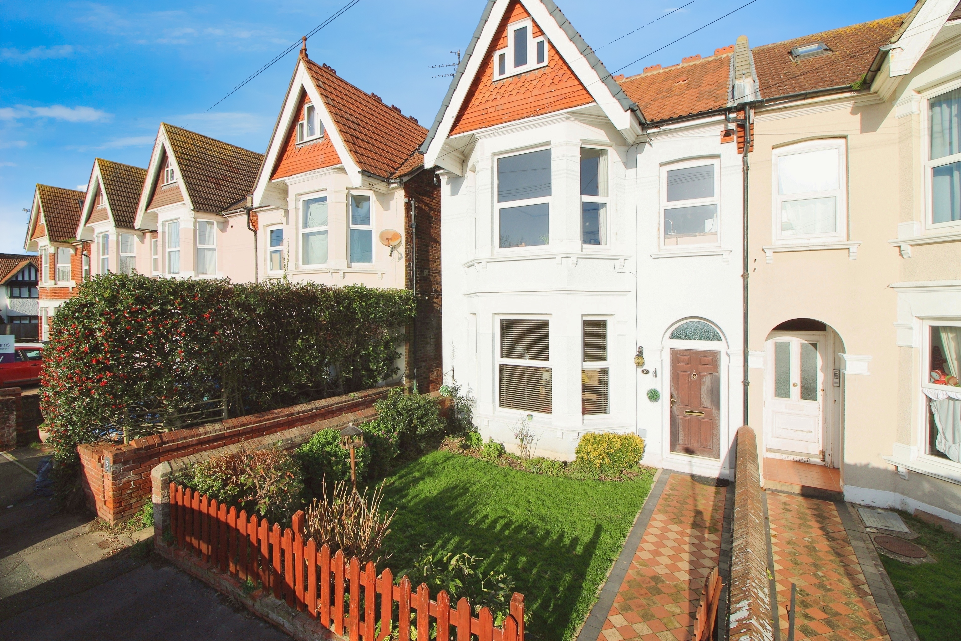 5-bed house on 10, Glencathara Road, West Sussex, £400,000