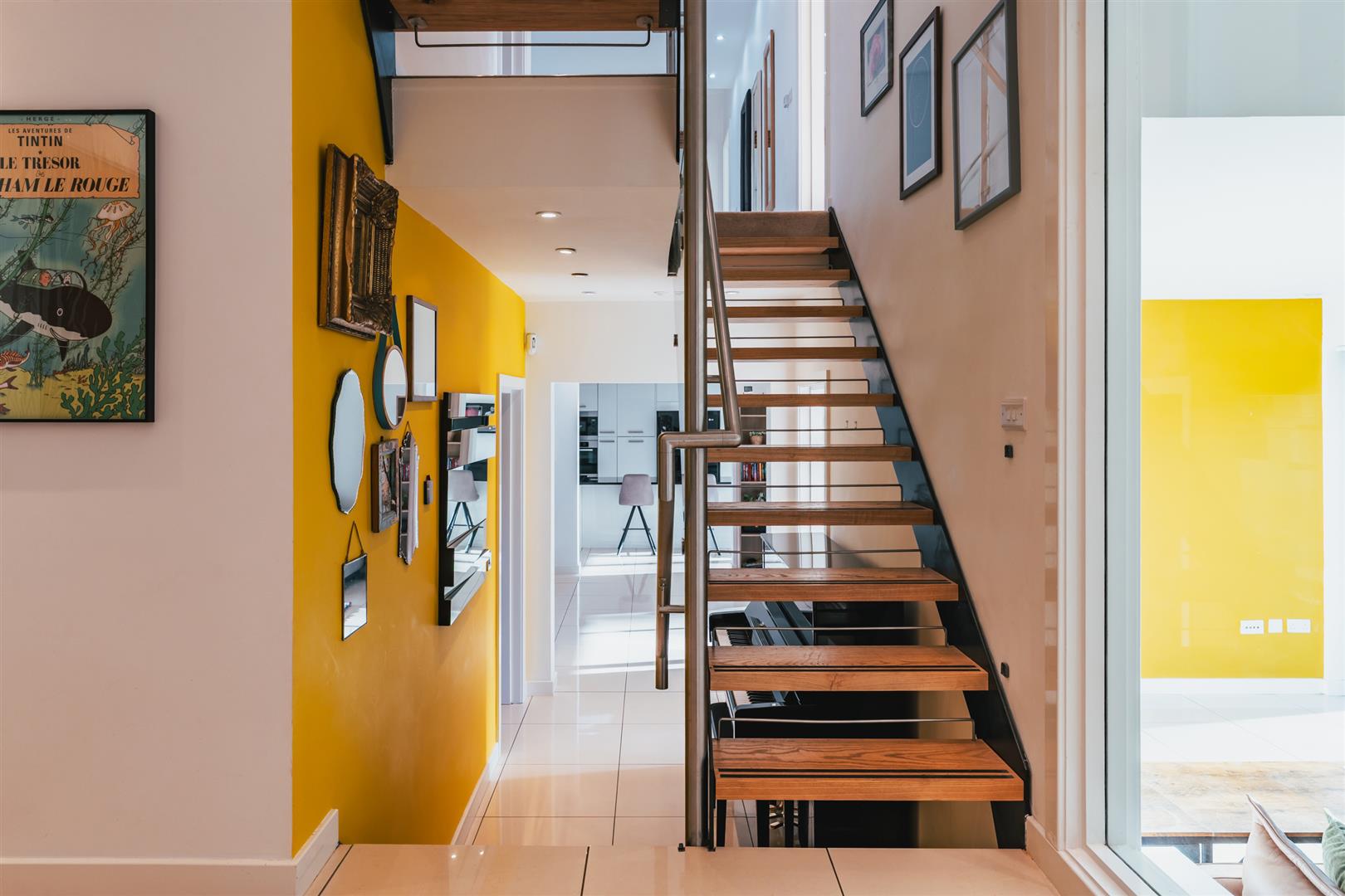 6 bedroom detached house for sale 0