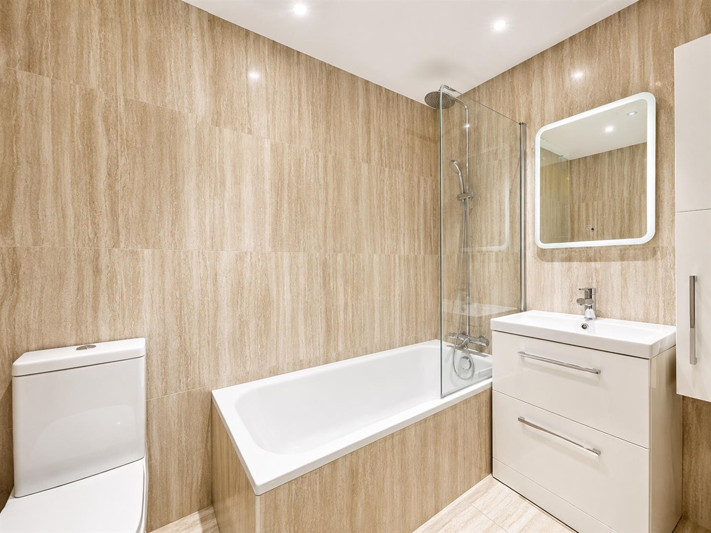 102, 102 Fleet Road, Fleet photo 5