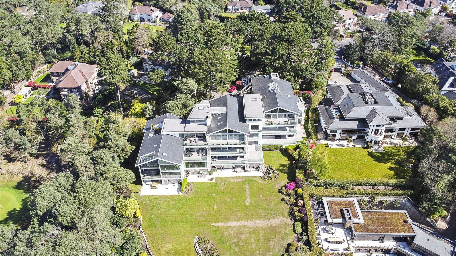 4 bedroom flat for sale 0