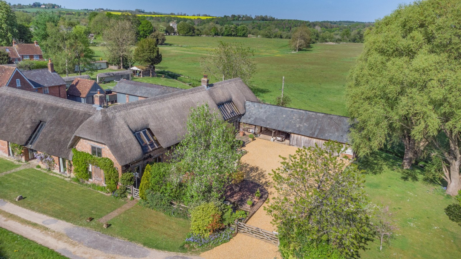 5 bedroom detached house for sale 0