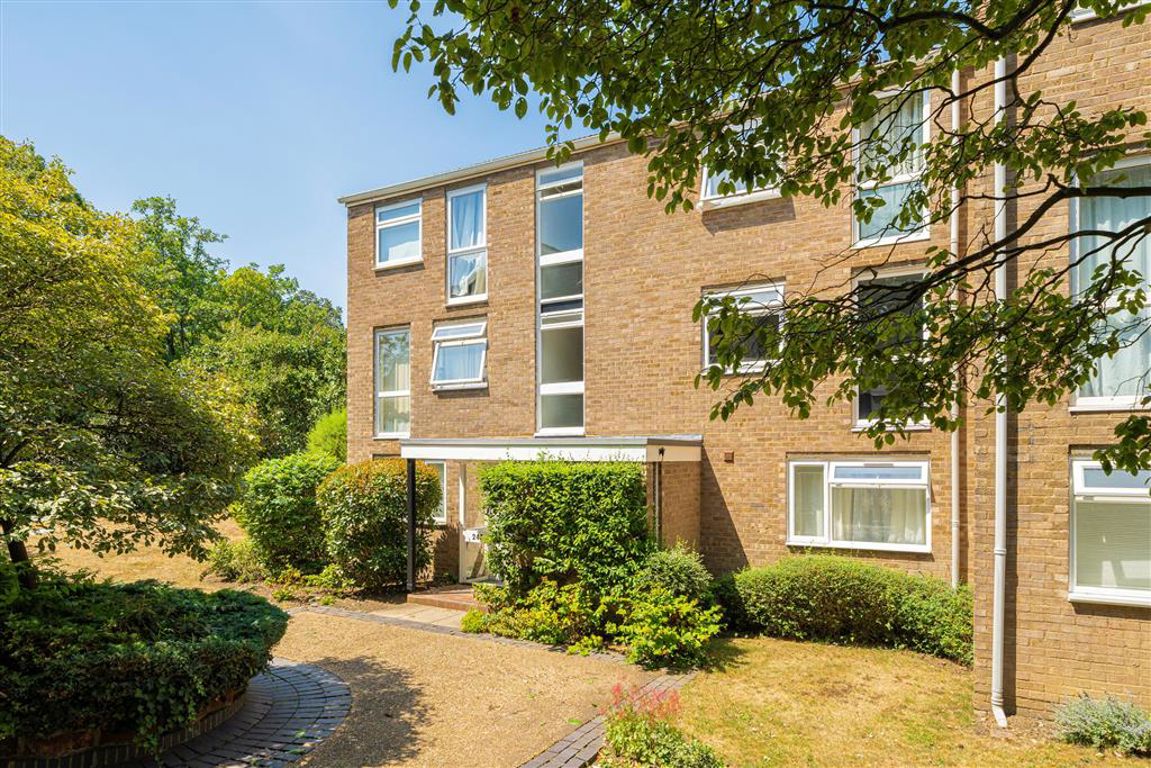 244, Harrowdene Gardens, Teddington photo 3