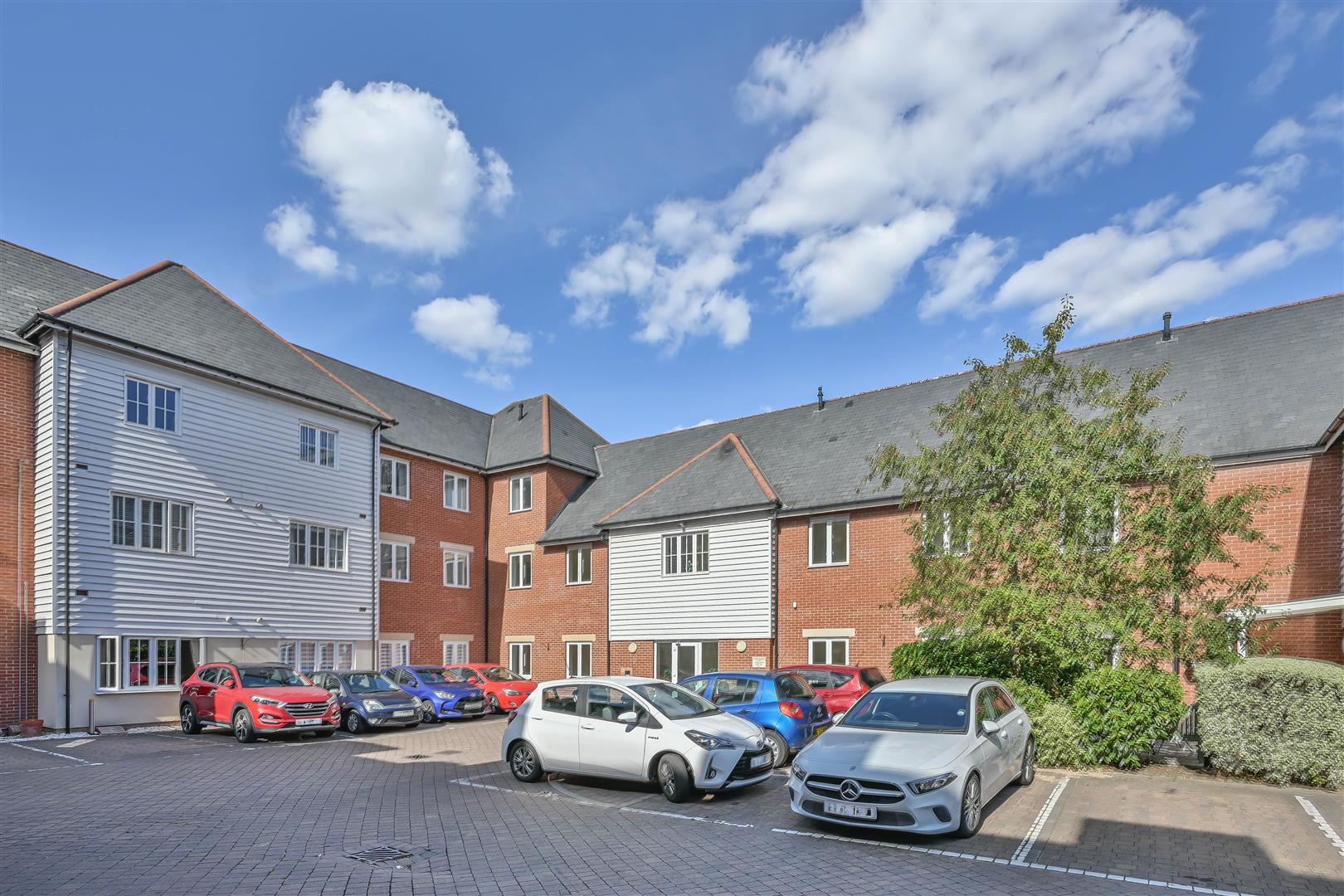 29, The Meads, Ongar Road, Brentwood photo 2