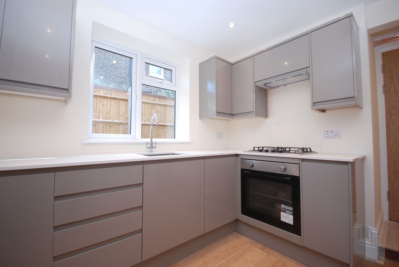31 GFF, Angles Road, London photo 5