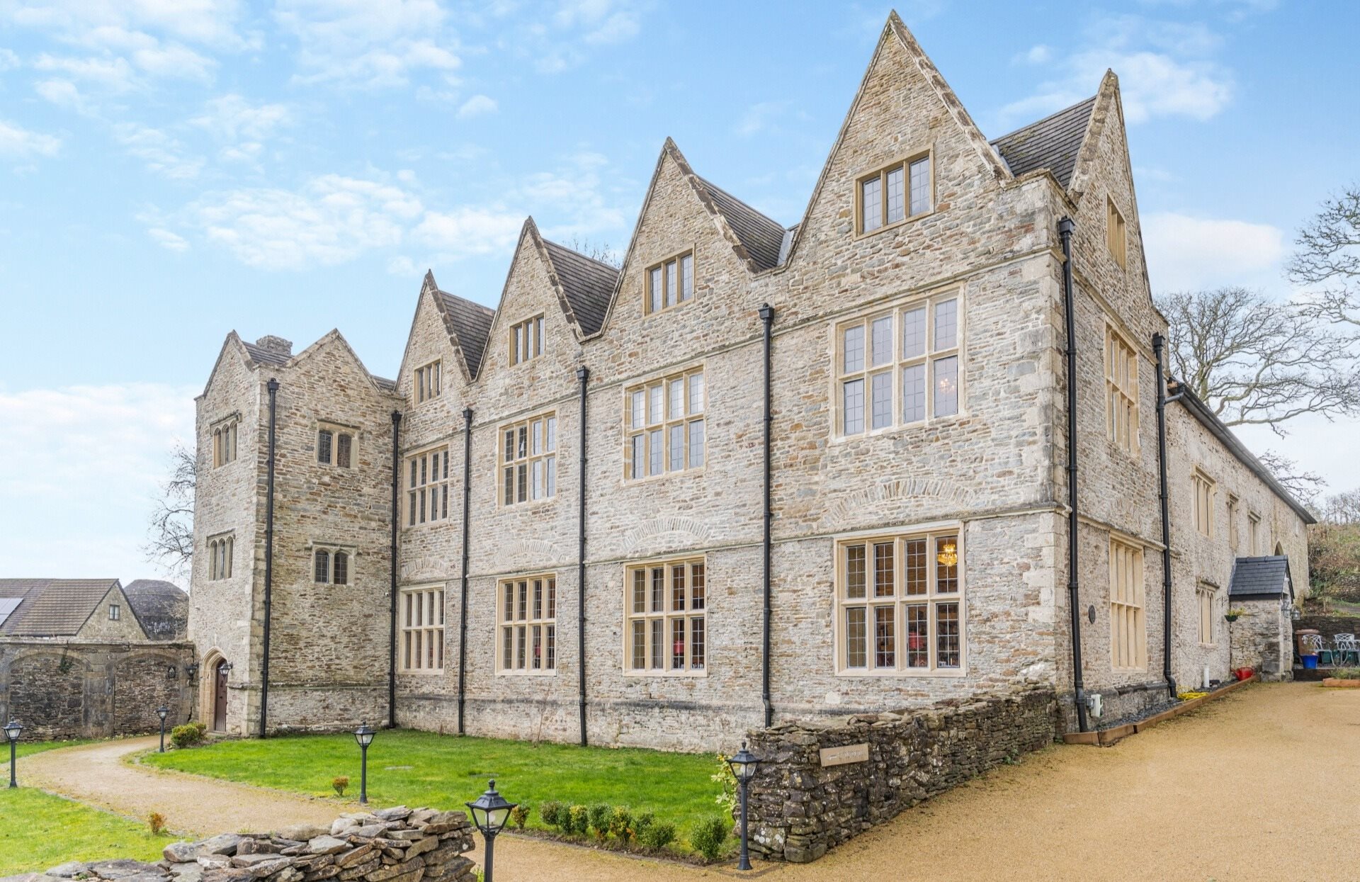 7 bedroom detached house for sale 0