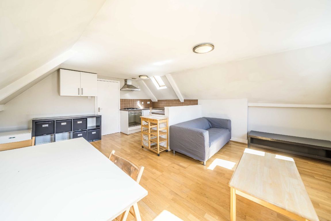 1-bed flat on 15C, Hildreth Street, London, £2,100/mo