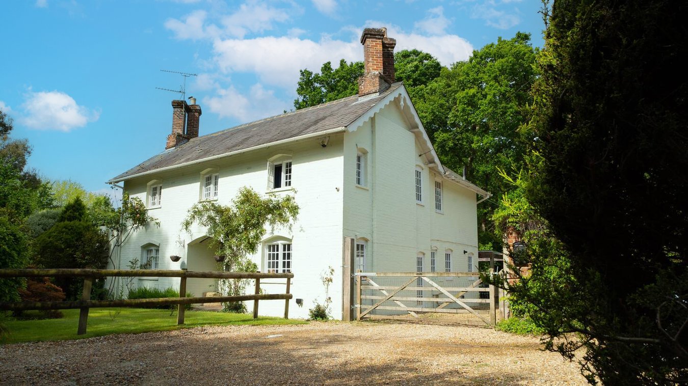 4 bedroom country house for sale 0