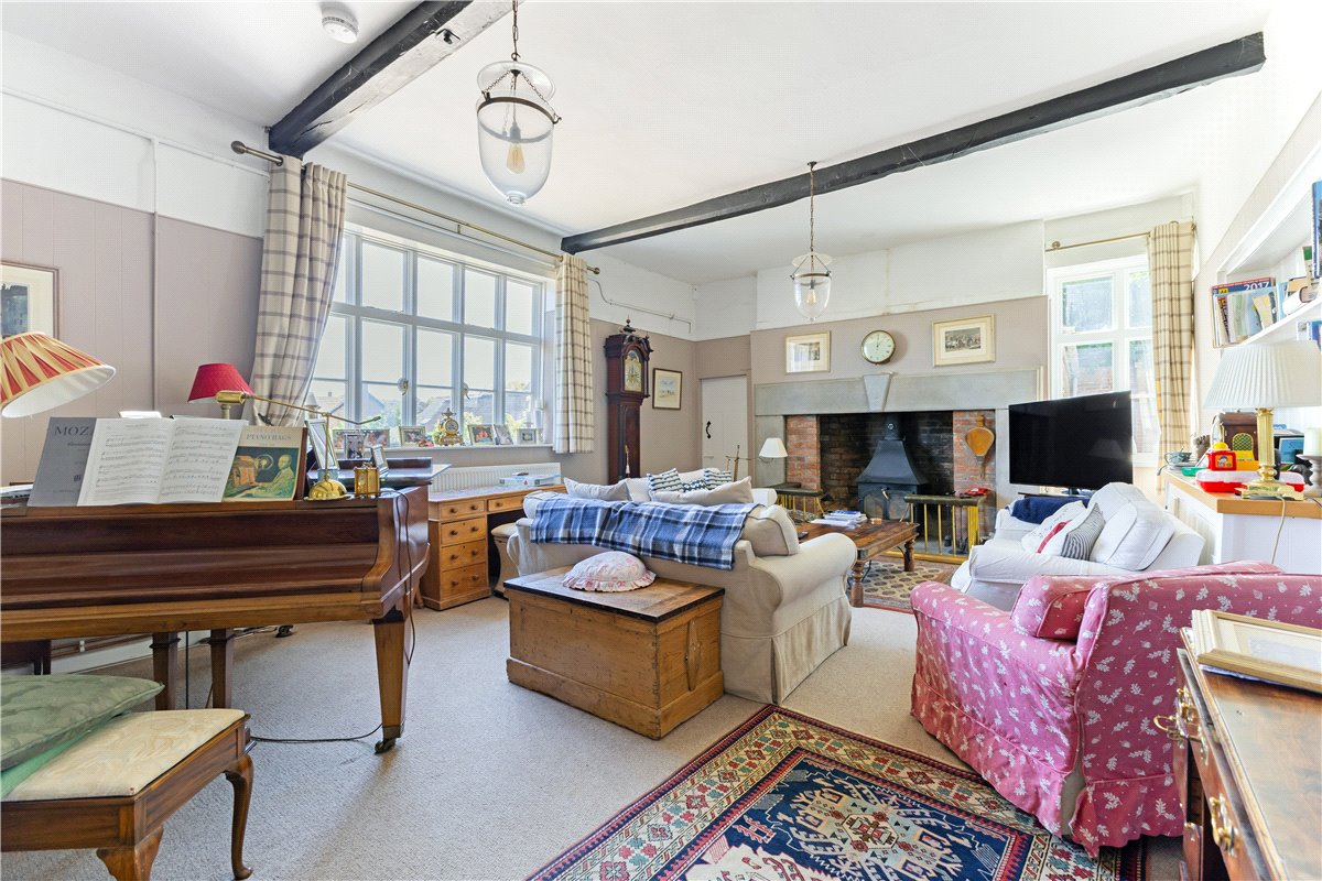 8 bedroom detached house for sale 0