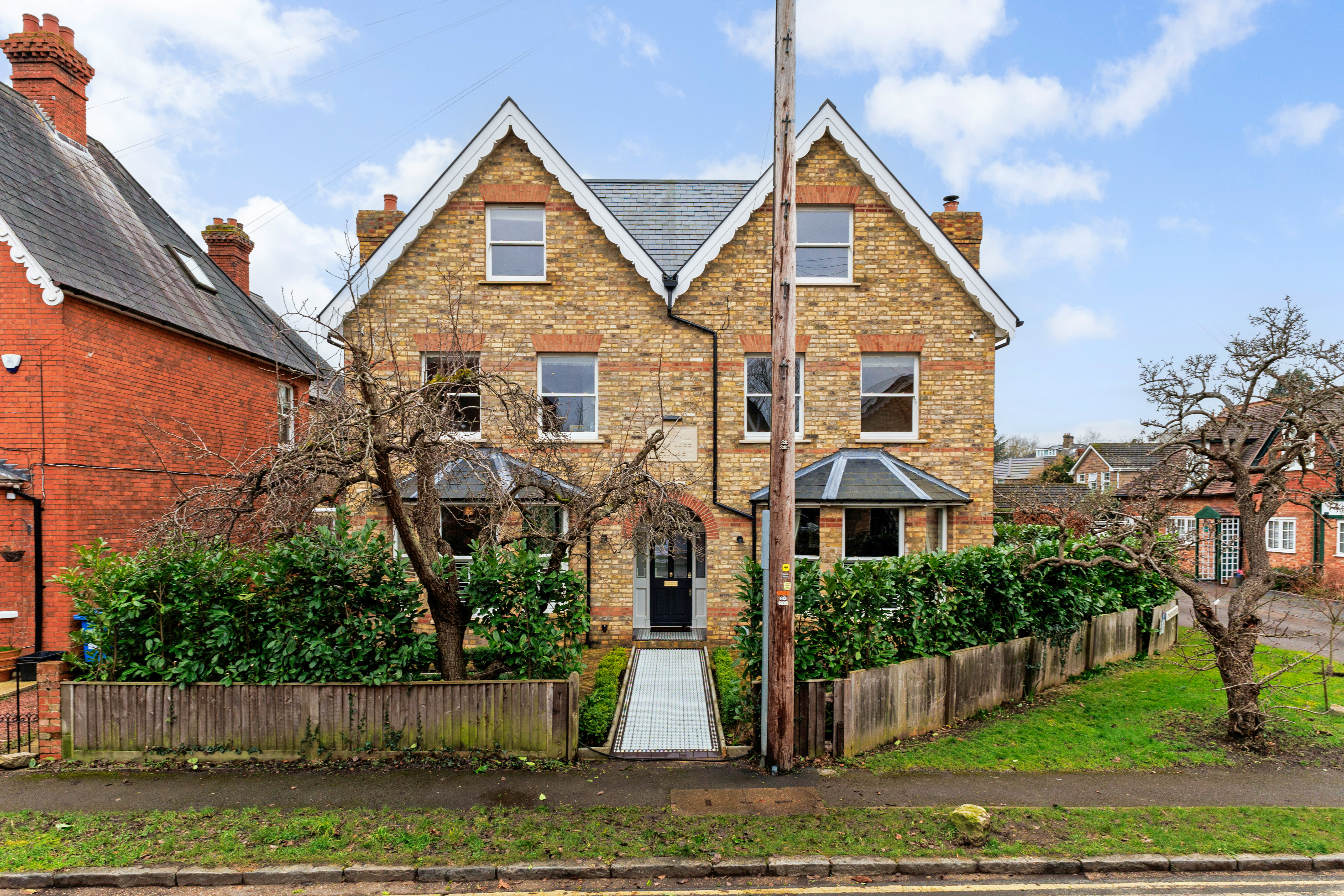 6 bedroom detached house for sale 0
