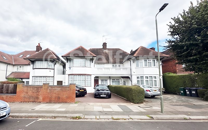 31 The Ridgeway, London photo 2