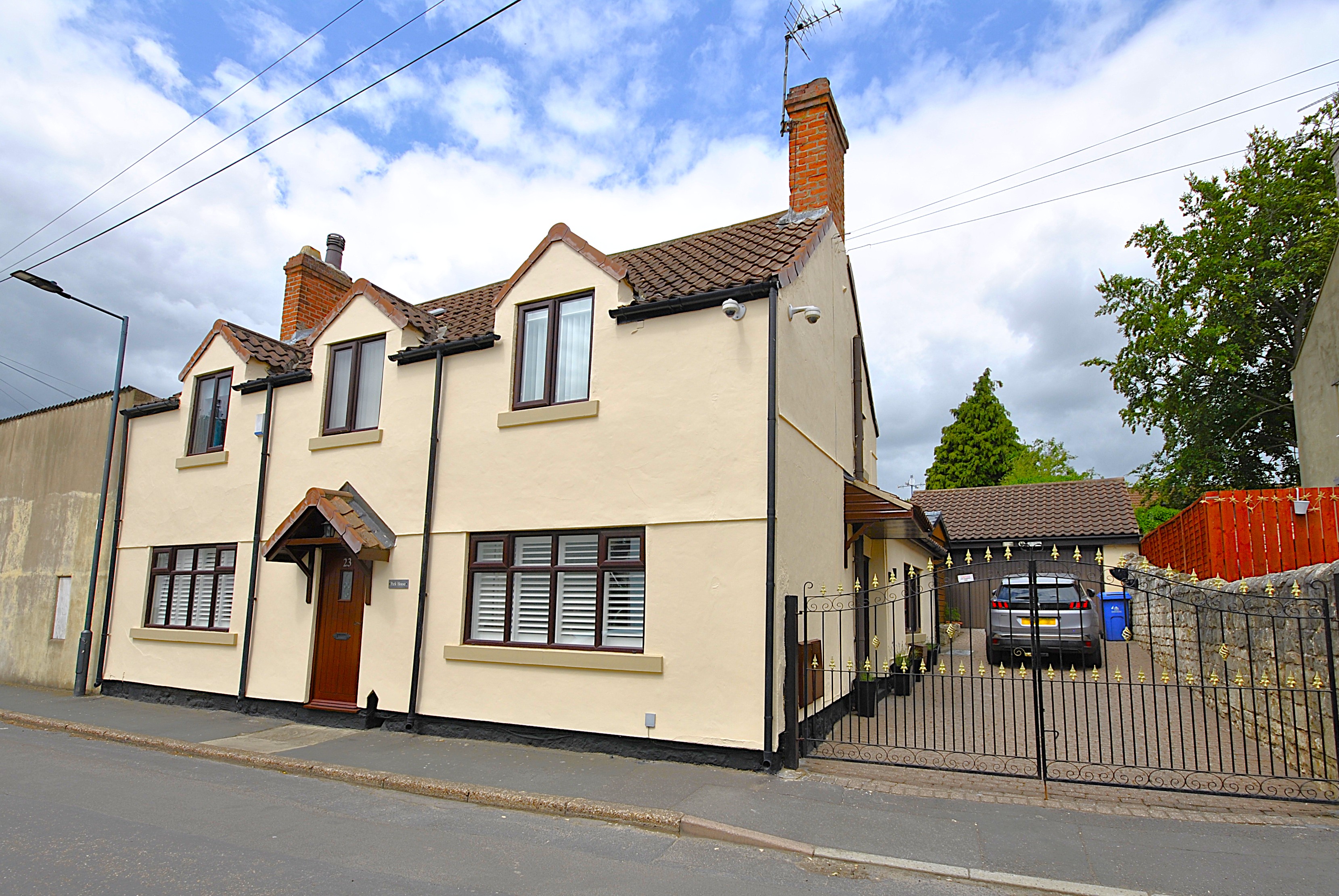 3-bed house on Park House, 23, Low Road East, Doncaster, £360,000