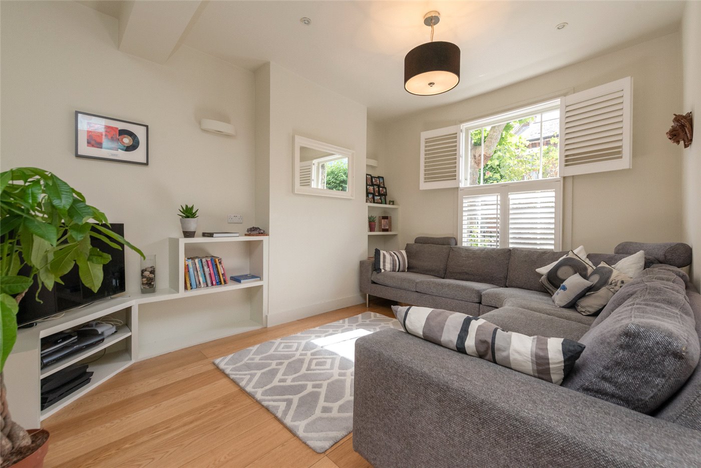 2 bedroom terraced in LONDON