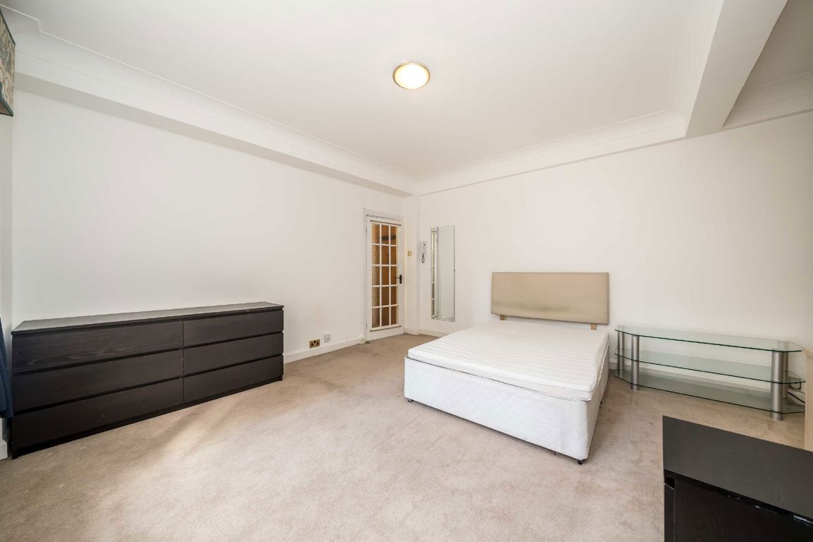 Flat 41, Ashley Court, Morpeth Terrace, London photo 4