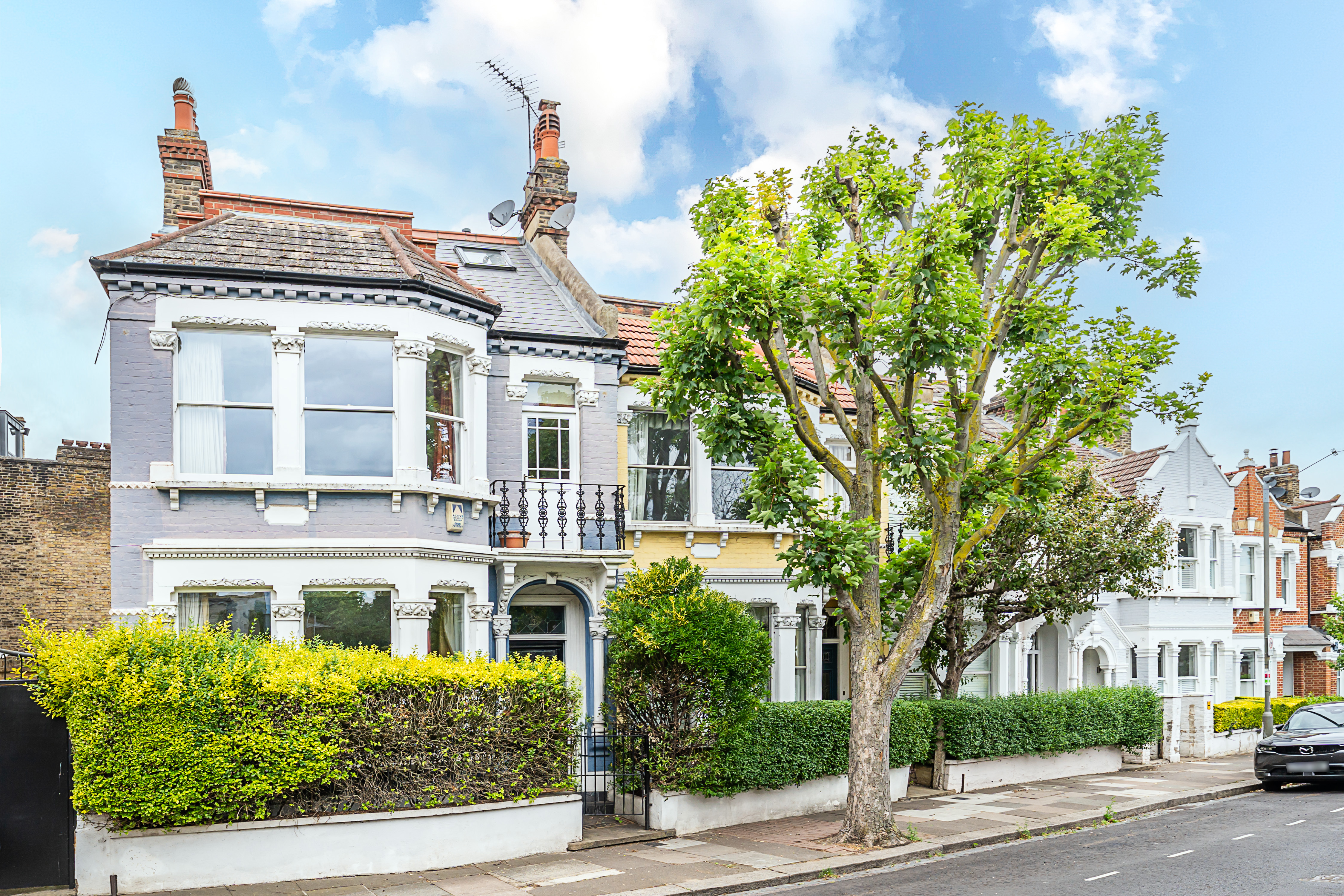 4 bedroom end terrace house for sale in London