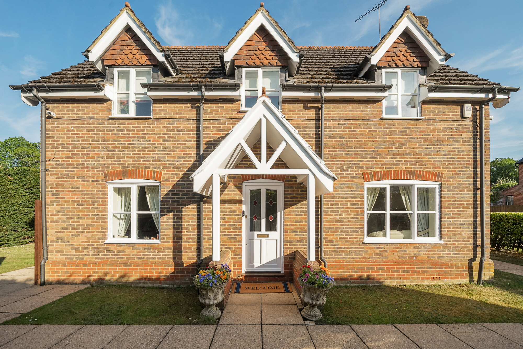 4 bedroom detached house for sale 0