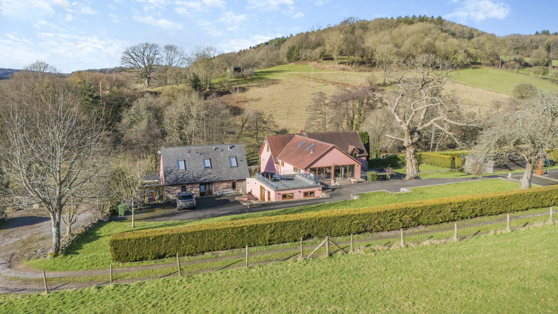 6 bedroom detached house for sale 0