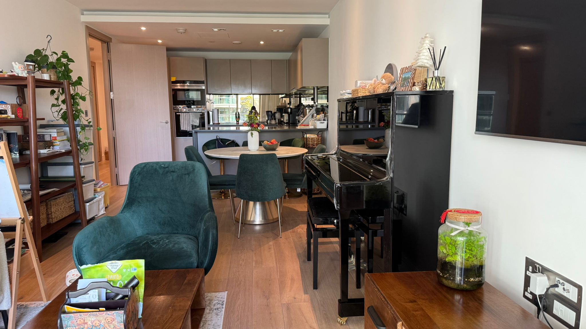 2 bedroom flat for sale 0