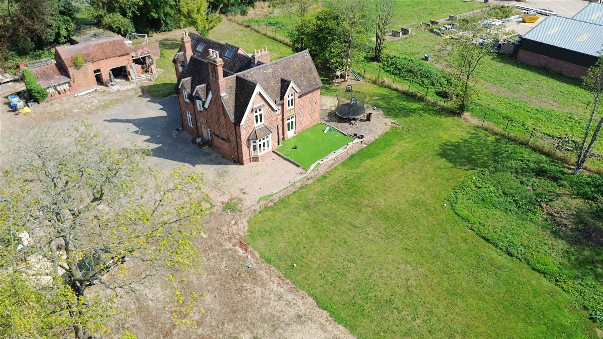 6 bedroom property for sale 0