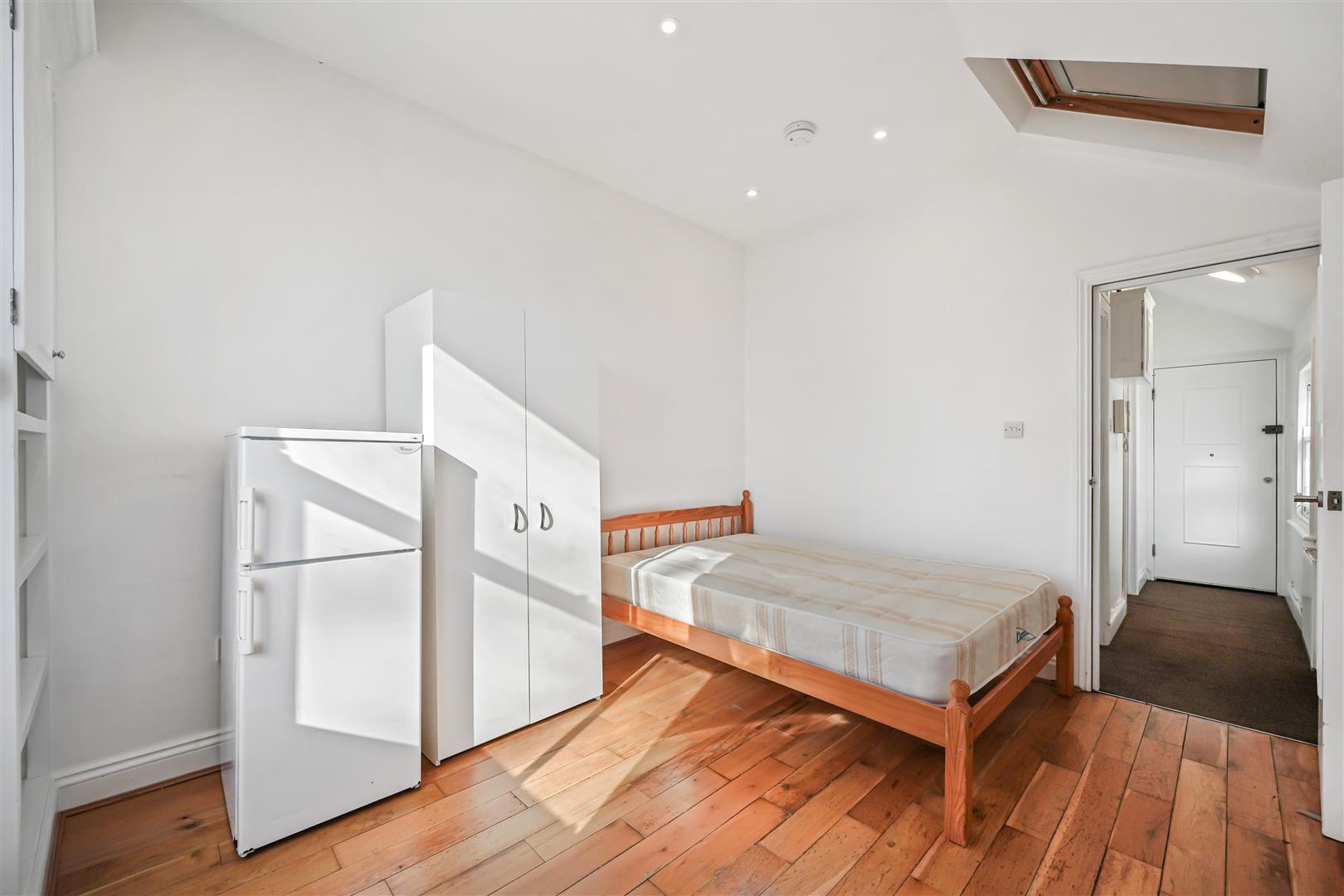 Flat B, 36, Muswell Road, N10 photo 4