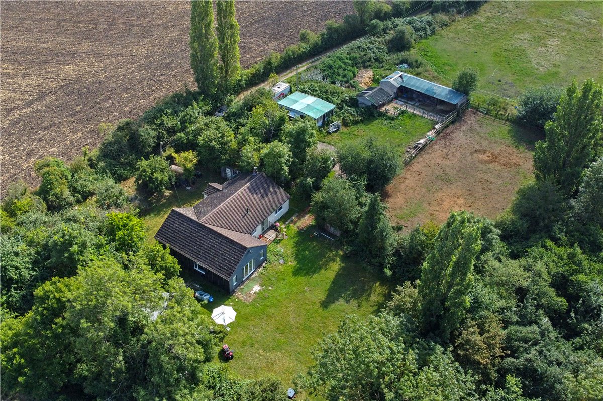 4 bedroom equestrian property for sale 0